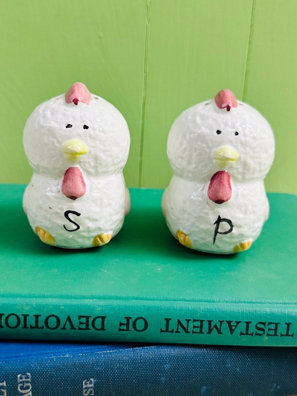 Vintage Chicken Salt and Pepper Shakers Set Ceramic Hen Rooster Kitchen Decor